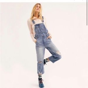 NWT FREE PEOPLE We the Free Distressed Baggy Boyfriend Overalls, 27